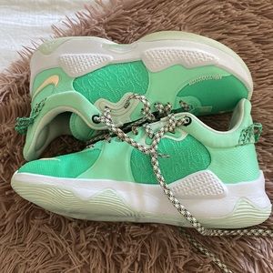GREEN VOLLEYBALL/BASKETBALL SHOES